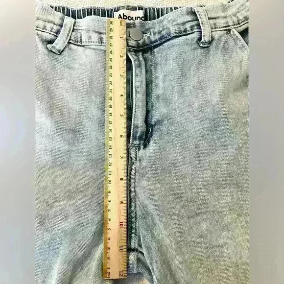 Abound Light Wash Wide Leg Cargo Jeans Size 29 - Picture 5 of 6